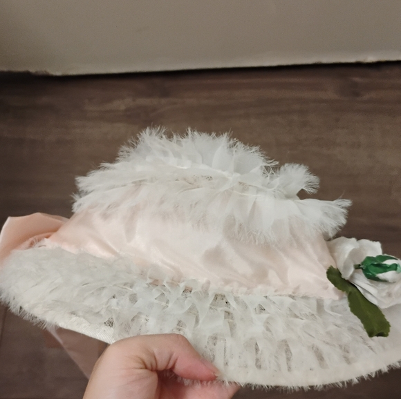 Vintage 1950s Frilly Faux Flower Bonnet Style Hat OS - Picture 3 of 5